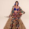 Çiçek desenli, %70 saf ipek karışımlı, mavi payet detaylı kemer ve büstiyer ile tamamlanmış Soul of Leila Azure Garden lüks boho-chic kimono ve pantolon takımı.