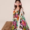 Drapeli üst form ve canlı floral desenleri gösteren %100 saf ipek Granada Heritage elbise detay çekim