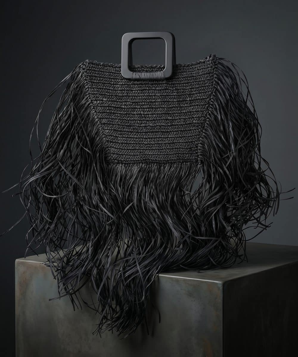 Soul of Leila Leila Black Fringe Handbag siyah püsküllü kadın el çantası premium resort aksesuar ürün fotoğrafı